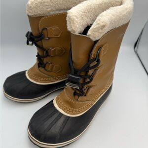 NWOT Kids Sorel Brown and Black Winter Boots with Fur Lining size 3